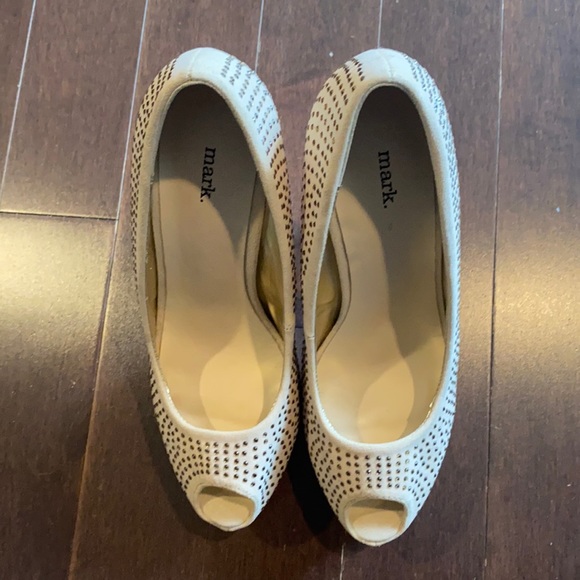 Mark Heels - Picture 1 of 6